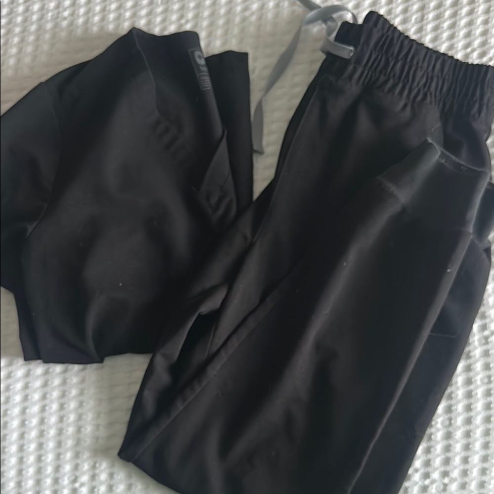 Figs high waited zamora jogger and black Catarina top
